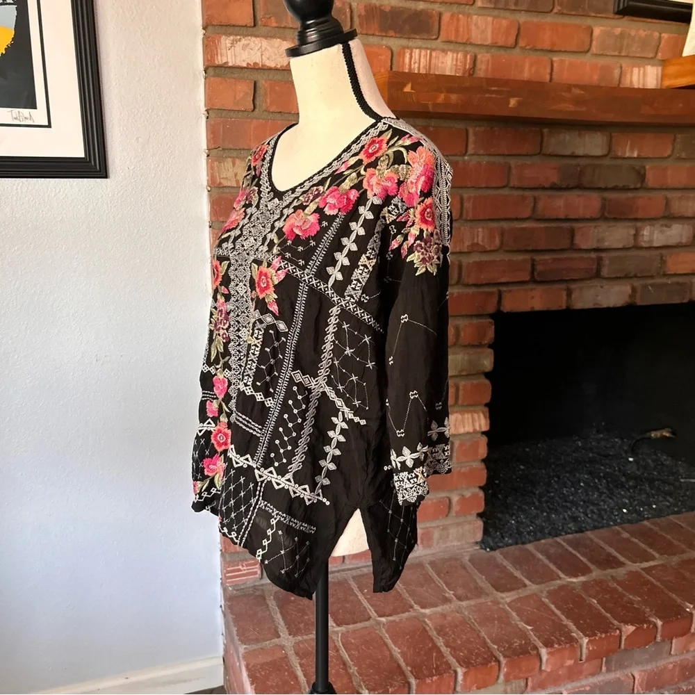 Johnny Was Carnation Embroidered Floral Blouse in Black Sz XS - Picture 5 of 9